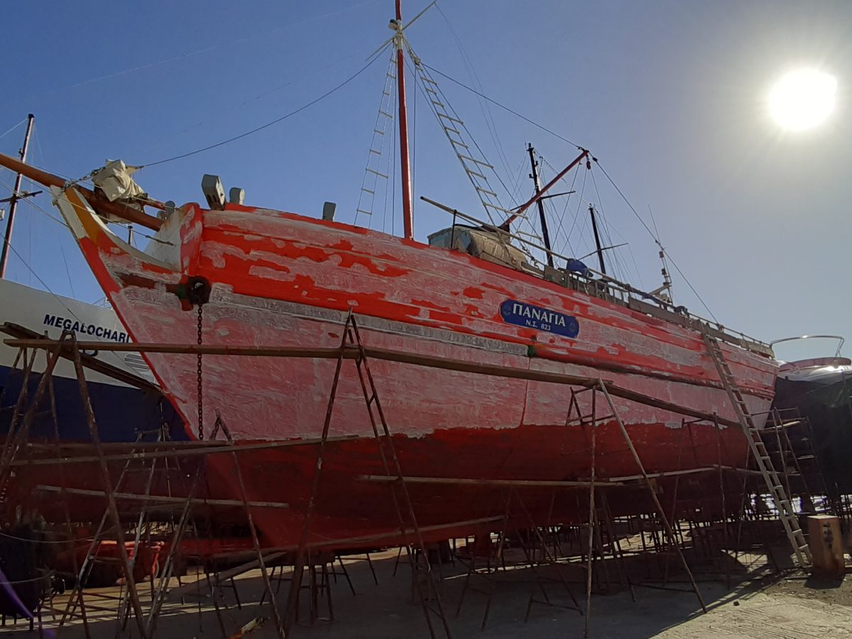 Wooden boat in Syros, photo: Iris Lykourioti